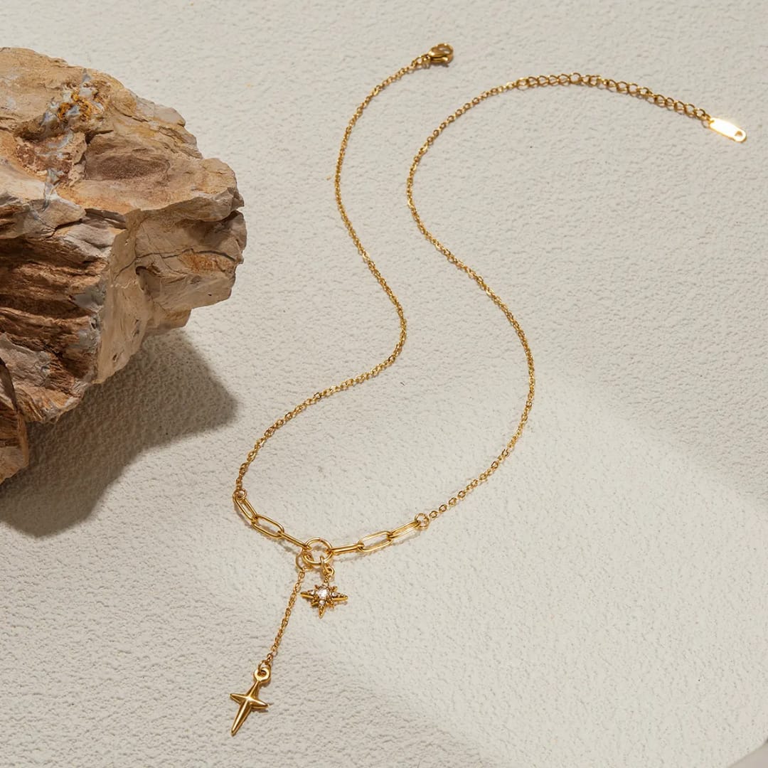 Minimal Gold Neckpiece